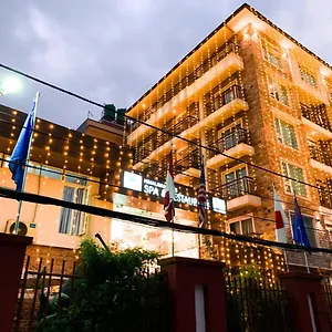 himalayan-suite-hotel.hotels-kathmandu.com/